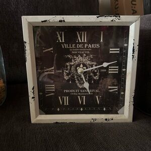 Vintage-Style Black & White table top Clock